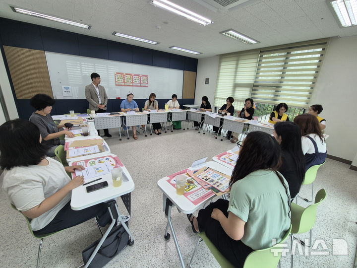 [시흥=뉴시스] ‘누구나 함께데이’ 축제 준비 회의 현장. (사진=시흥시 제공).2025.08.31. photo@newsis.com 