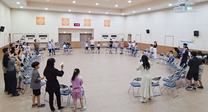 [창원=뉴시스] 강경국 기자 = 30일 경남 창원시여성회관 창원관에서 '가족끼리 행복캠프, 우리가족 건강한가(家)' 행사가 진행되고 있다. (사진=창원시청 제공). 2025.08.31. photo@newsis.com *재판매 및 DB 금지