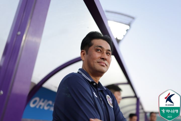 [서울=뉴시스] 프로축구 K리그1 FC안양의 유병훈 감독. (사진=한국프로축구연맹 제공)