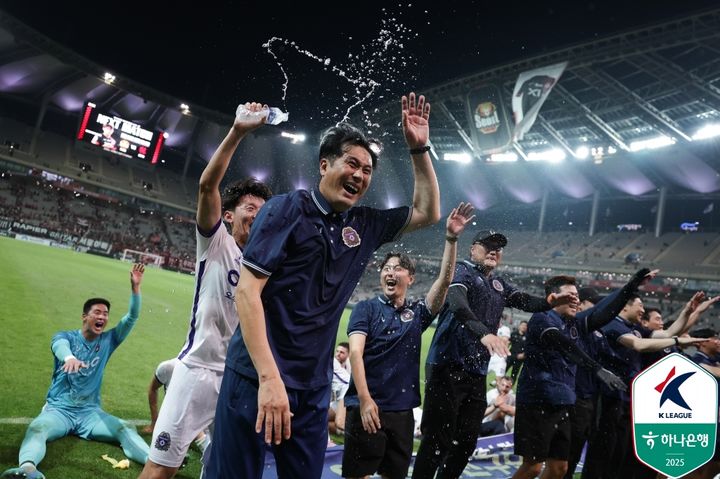 [서울=뉴시스] 프로축구 K리그1 FC안양의 유병훈 감독. (사진=한국프로축구연맹 제공)