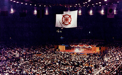 [서울=뉴시스] 1974년 미국 메디슨스퀘어 가든 대회. 2025.09.01. (사진=세계평화통일가정연합 누리집 갈무리) *재판매 및 DB 금지