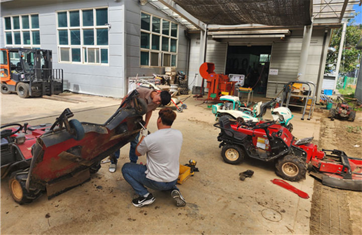 정선군 임대사업소에서 실시하고 있는 농기계 정비 모습.(사진=정선군 제공) *재판매 및 DB 금지