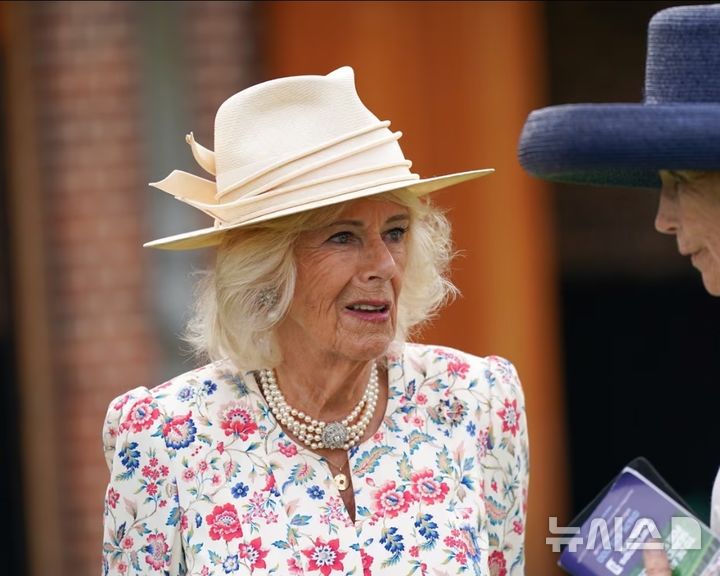 [뉴시스]영국 카밀라 여왕이 10대 시절 열차에서 성폭행을 당할 뻔한 경험을 고백했다.(사진=가디언) 2025.08.31 