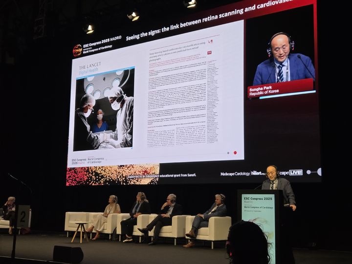 [서울=뉴시스] 메디웨일은 '닥터눈 CVD'가 지난달 29일 스페인 마드리드에서 열린 유럽심장학회 학술대회에서 2년 연속 소개됐다.고 1일 밝혔다. (사지=메디웨일 제공) 2025.09.01. photo@newsis.com *재판매 및 DB 금지