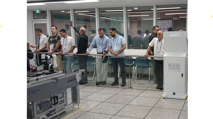 [창원=뉴시스] 요르단 직업훈련교사단이 창원폴리텍대학을 방문했다. (사진=폴리텍 창원 제공) 2025.09.01. photo@newsis.com *재판매 및 DB 금지