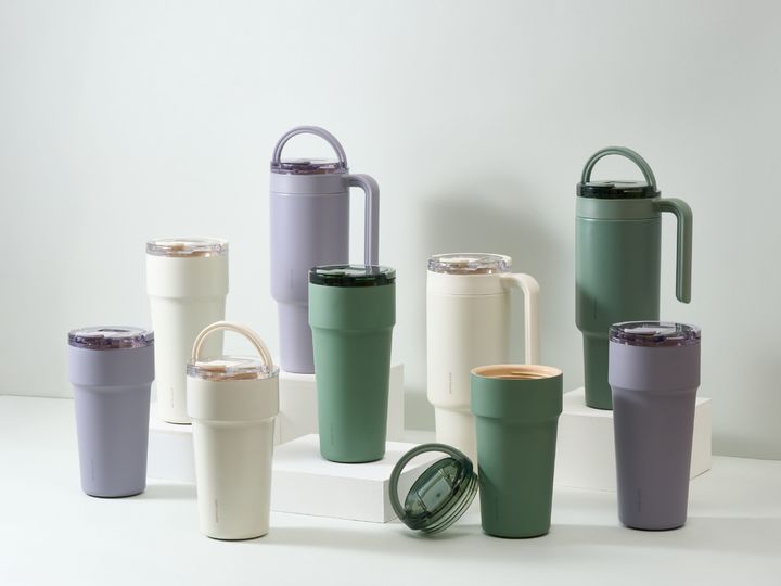 [서울=뉴시스]락앤락, ‘메트로 카페 핸들 세라믹 텀블러’ 3종 출시.(사진=락앤락 제공) 2025.09.01. photo@newsis.com *재판매 및 DB 금지