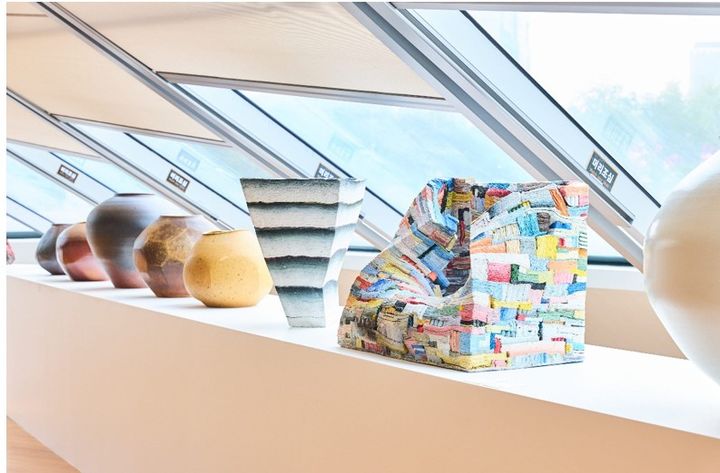 창작의 빛 한국을 비추다(Illuminated A Spotlight on Korean Design) 전시 전경, 동대문디자인플라자 이간수문전시장, 2025. [사진 WeCAP, 서울디자인재단 제공] *재판매 및 DB 금지