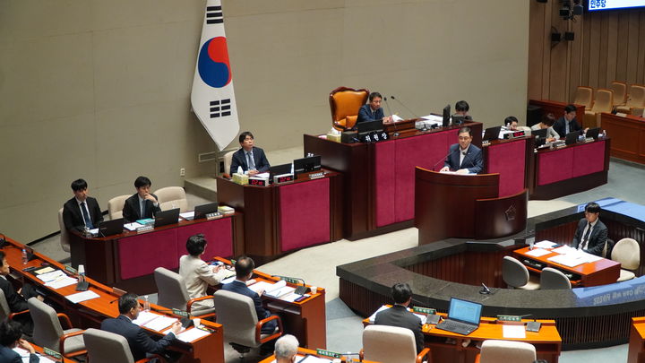 [창원=뉴시스] 강경국 기자 = 더불어민주당 허성무 의원이 1일 국회 예산결산특별위원회 전체회의에서 질문을 하고 있다. (사진=허성무 의원실 제공). 2025.09.01. photo@newsis.com *재판매 및 DB 금지