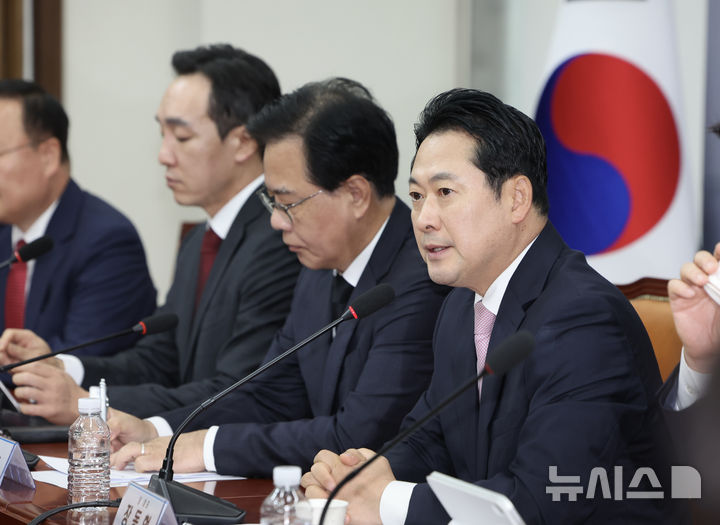 [서울=뉴시스] 김명년 기자 = 장동혁 국민의힘 당 대표가 1일 오전 서울 여의도 국회에서 열린 최고위원회의에서 발언하고 있다. 2025.09.01. kmn@newsis.com