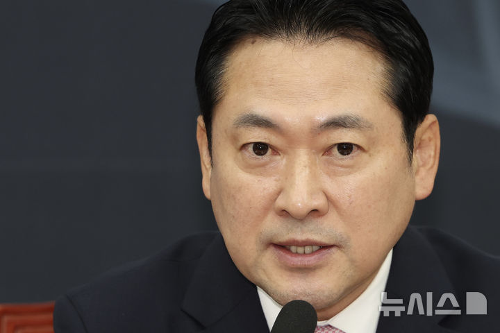 [서울=뉴시스] 김명년 기자 = 장동혁 국민의힘 당 대표가 1일 오전 서울 여의도 국회에서 열린 최고위원회의에서 발언하고 있다. 2025.09.01. kmn@newsis.com