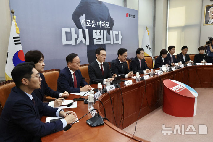 [서울=뉴시스] 김명년 기자 = 장동혁 국민의힘 당 대표가 1일 오전 서울 여의도 국회에서 열린 최고위원회의에서 발언하고 있다. 2025.09.01. kmn@newsis.com