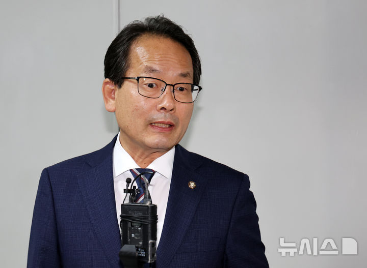 與 재선 의원들, 합당 논의…"당내 과한 표현 자제해야, 밤샘 토론이라도"