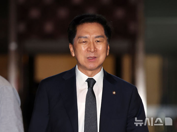 [서울=뉴시스] 김명년 기자 = 김기현 국민의힘 의원이 1일 오후 서울 여의도 국회에서 열린 의원총회에 참석해 있다. 2025.09.01. kmn@newsis.com