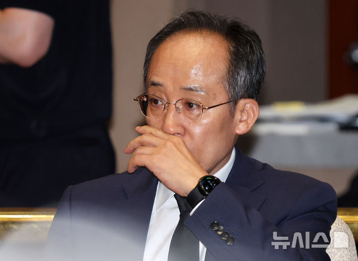 [서울=뉴시스] 김명년 기자 = 추경호 국민의힘 의원이 지난 1일 오후 서울 여의도 국회에서 열린 의원총회에 참석해 있다. 2025.09.01. kmn@newsis.com
