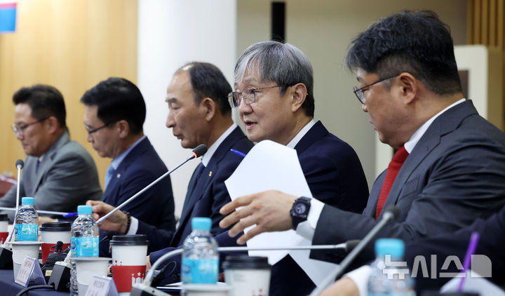 [서울=뉴시스] 홍효식 기자 = 이찬진 금융감독원장이 1일 서울 종로구 생명보험교육문화센터에서 열린 보험회사 CEO 간담회에서 발언하고 있다. 2025.09.01. yesphoto@newsis.com