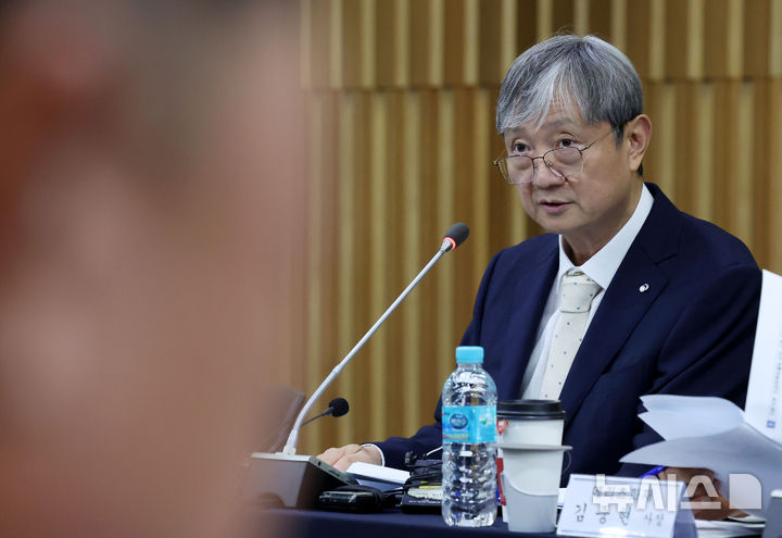 [서울=뉴시스] 홍효식 기자 = 이찬진 금융감독원장이 1일 서울 종로구 생명보험교육문화센터에서 열린 보험회사 CEO 간담회에서 발언하고 있다. 2025.09.01. yesphoto@newsis.com