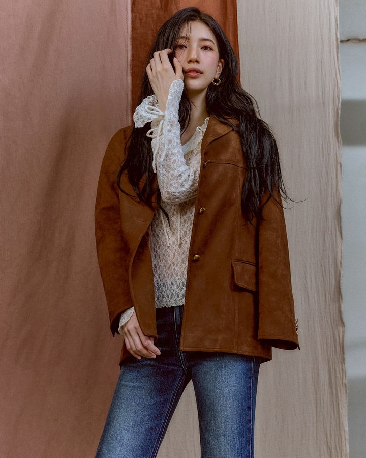 [서울=뉴시스] 수지. (사진=게스 제공) 2025.09.02. photo@newsis.com *재판매 및 DB 금지