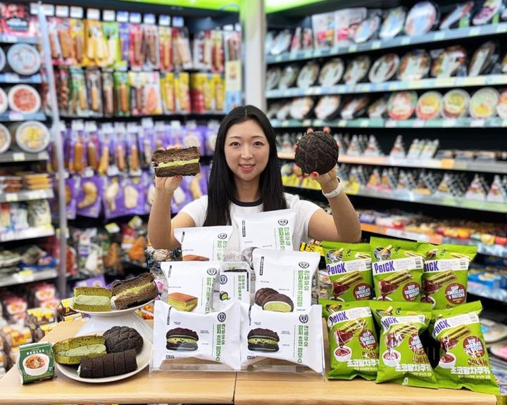 [서울=뉴시스] 편의점 CU가 MZ세대 사이에서 핫한 트렌드로 자리잡은 '말차'를 활용한 연세 말차 시리즈와 말차 막걸리 상품을 선보인다. (사진=BGF리테일 제공) *재판매 및 DB 금지