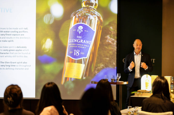 [서울=뉴시스] 신라면세점이 스코틀랜드 대표 위스키 '더 글렌그란트(The Glen Grant)'와 함께 고객 초청 '마스터 클래스'를 가졌다고 2일 밝혔다. (사진=호텔신라 제공) *재판매 및 DB 금지