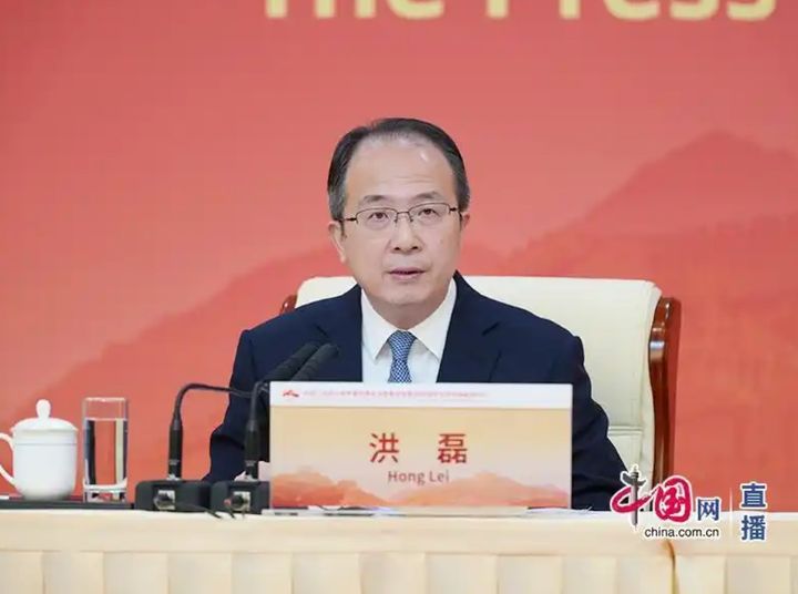 [서울=뉴시스] 중국 훙레이 외교부 부장조리(차관보)가 지난달 28일 전승절 80주년 열병식에 참석하는 외국 국가원수 등의 명단을 발표하고 있다. (출처: 중국망 캡처) 2025.09.02. *재판매 및 DB 금지