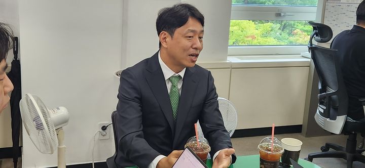 [대전=뉴시스]신임 최성아 대전시 정무경제과학 부시장이 2일 대전시청 기자실에서 차담회를 갖고 있다. 2025. 09. 02 photo@newsis.com *재판매 및 DB 금지