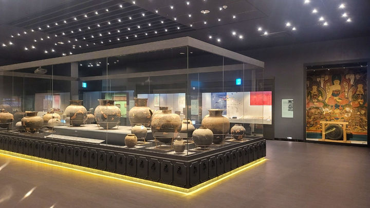[창녕=뉴시스] 창녕박물관 대형토기 전시. (사진=창녕군 제공) 2025.09.02. photo@newsis.com *재판매 및 DB 금지