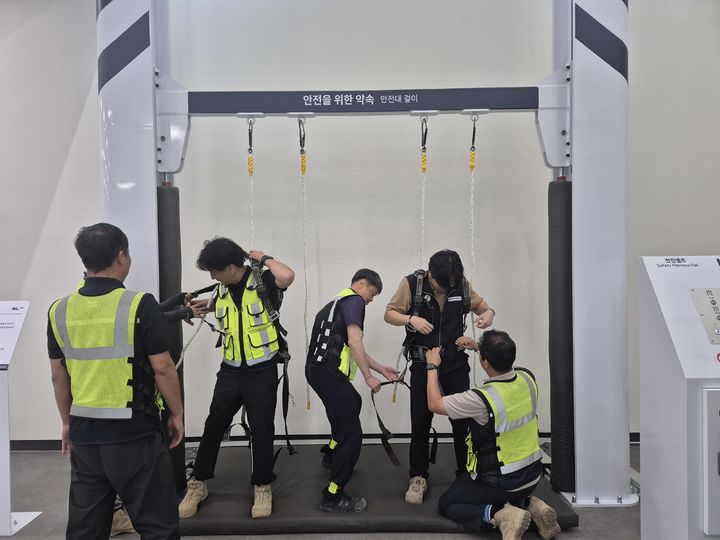 [부산=뉴시스] 안전체험관 실습 현장 (사진=부산항만공사 제공) 2025.09.02. photo@newsis.com *재판매 및 DB 금지