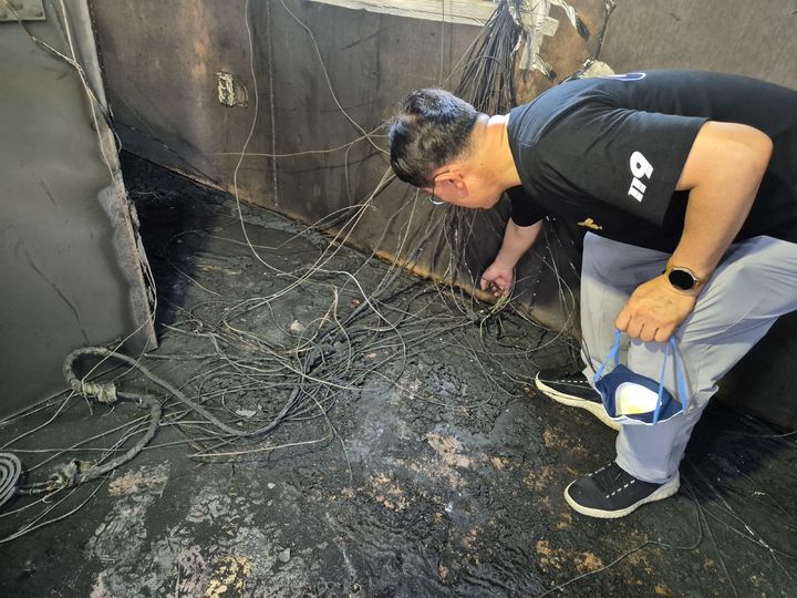 [청양=뉴시스] 배터리 폭발 후 컨테이너 내부 모습. *재판매 및 DB 금지