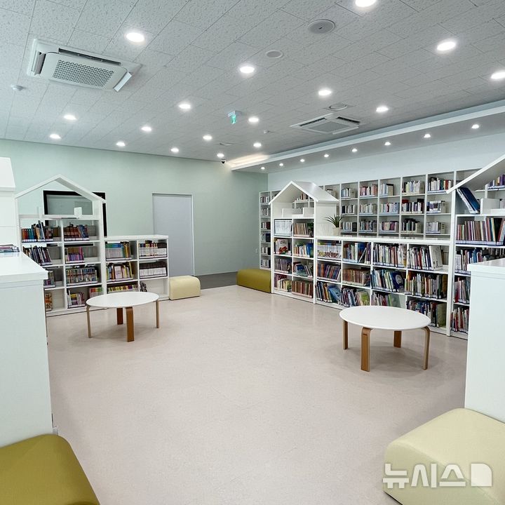 [경기광주=뉴시스] 광주시 송정작은도서관이 8일 문을 연다. 사진은 도서관 내부모습 (사진=광주시 제공) 2025.09.02.photo@newsis.com