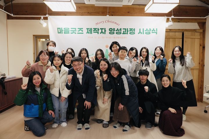 [대구=뉴시스] 대구 중구는 동산동·약령시골목길 마을관리사회적협동조합을 통해 자체 공예·굿즈 시제품 개발에 본격 착수했다. (사진=대구 중구 제공) 2025.09.02. photo@newsis.com *재판매 및 DB 금지