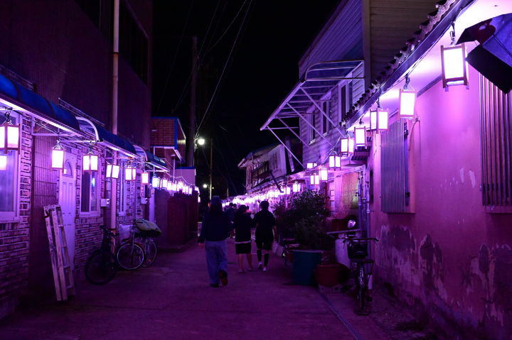 [강경=뉴시스]논산시와 (재)논산문화관광재단이 강경 근대문화거리에서 개최한 '2025 강경 국가유산 야행'에 시민과 관광객 등 3만3000여명이 찾은 가운데 마무리됐다. 2025. 09. 02 photo@newsis.com *재판매 및 DB 금지