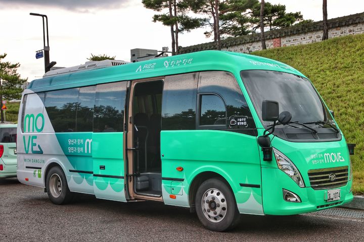 [당진=뉴시스] 2일부터 시범 운영에 들어간 충남 당진 자율주행 셔틀버스. (사진=당진시 제공) 2025.09.02. photo@newsis.com *재판매 및 DB 금지