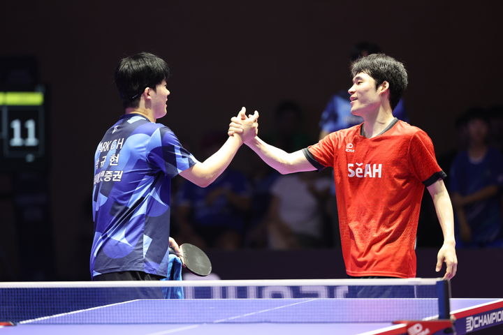 2025 두나무 프로탁구리그 시리즈 2 결승에서 맞붙은 장우진과 박규현. 2025.08.31. (사진=프로탁구연맹 제공) *재판매 및 DB 금지