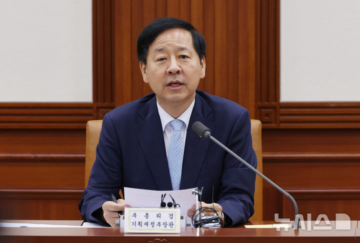 [서울=뉴시스] 김명원 기자 = 구윤철 경제부총리 겸 기획재정부 장관이 2일 오전 서울 종로구 정부서울청사에서 열린 대외경제장관회의에 참석해 발언하고 있다. 2025.09.02. kmx1105@newsis.com