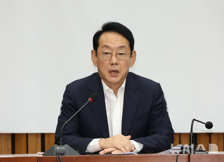 [서울=뉴시스] 김금보 기자 = 김도읍 국민의힘 정책위의장이 2일 오전 서울 여의도 국회에서 열린 원내대책회의에서 발언을 하고 있다. 2025.09.02. kgb@newsis.com
