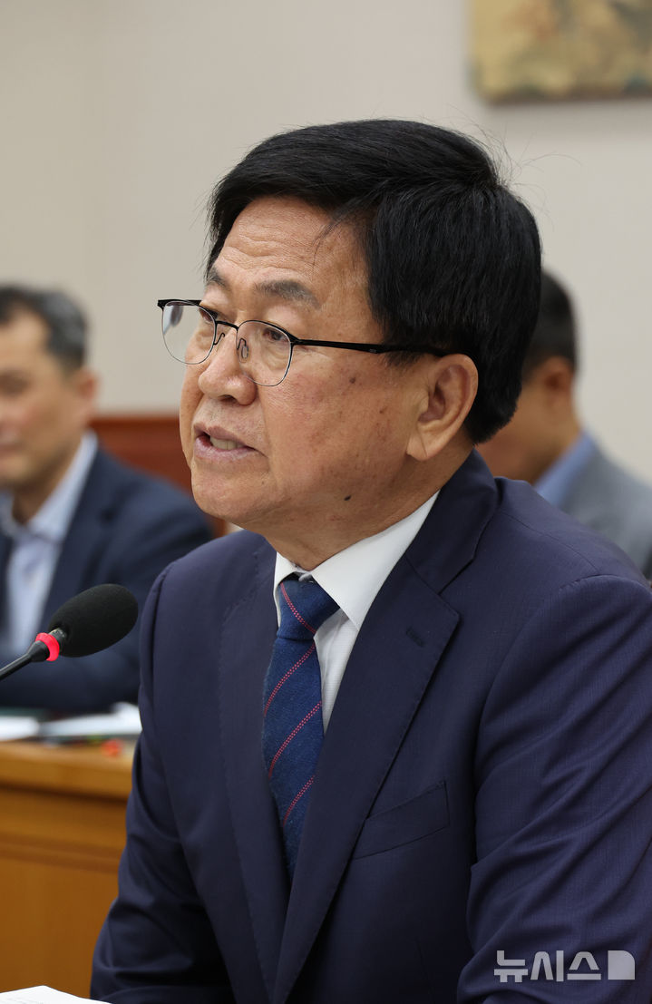 [서울=뉴시스] 김금보 기자 = 최교진 사회부총리 겸 교육부 장관 후보자가 2일 서울 여의도 국회에서 열린 교육위원회의 인사청문회에서 발언을 하고 있다. 2025.09.02. kgb@newsis.com