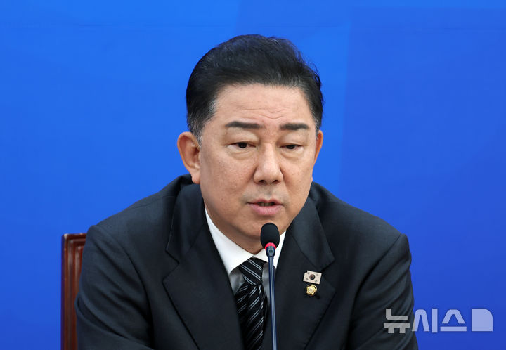 [서울=뉴시스] 고승민 기자 = 김병기 더불어민주당 원내대표가 2일 서울 여의도 국회에서 2025 정기국회 관련 기자회견을 하고 있다. 2025.09.02. kkssmm99@newsis.com