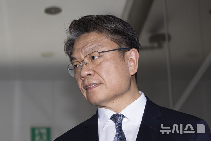 [서울=뉴시스] 김근수 기자 = 이시원 전 대통령실 공직기강비서관이 2일 서울 서초구 순직해병 특검 사무실에 피의자 조사를 받기 위해 출석하고 있다. 2025.09.02. ks@newsis.com