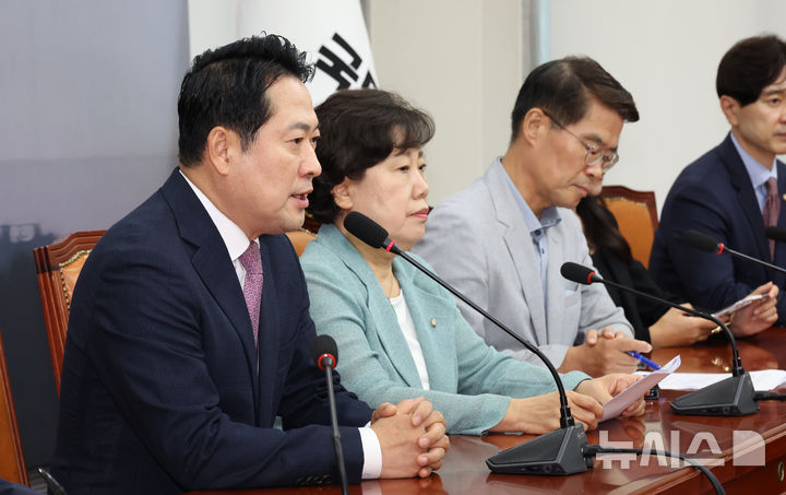[서울=뉴시스] 김금보 기자 = 장동혁 국민의힘 대표가 2일 국회에서 열린 국민의힘 사법정의수호 및 독재저지 특별위원회 전체회의에서 발언하고 있다. 2025.09.02. kgb@newsis.com