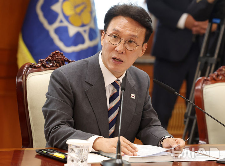 [서울=뉴시스] 추상철 기자 = 김민석 국무총리가 2일 오후 서울 종로구 정부서울청사에서 열린 '제15차 소비자정책위원회'에서 발언하고 있다. 2025.09.02. scchoo@newsis.com