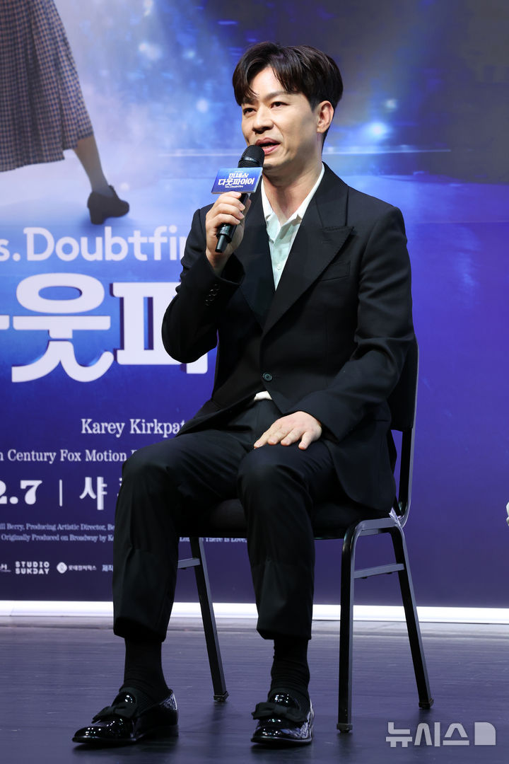 [서울=뉴시스] 박진희 기자 = 뮤지컬 '미세스 다웃파이어' 배우 정상훈이 2일 서울 서대문구 이화여자대학교 삼성홀에서 제작발표회를 하고 있다. 2025.09.02. pak7130@newsis.com