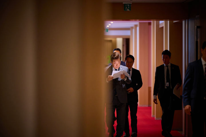 [서울=뉴시스] 이재명 대통령이 지난 1일 서울 용산 대통령실 청사로 출근하는 모습을 2일 공개했다. (사진=대통령실 제공) 2025.09.02. photo@newsis.com *재판매 및 DB 금지