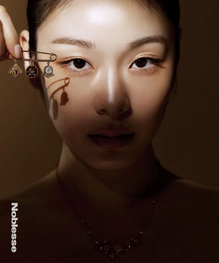 [서울=뉴시스] 김연아가 자신의 소셜미디어에 라이프스타일 잡지 노블레스와 함께한 화보를 올렸다.  (사진=노블레스 제공, 김연아 인스타그램 캡처) 2025.09.03. photo@newsis.com *재판매 및 DB 금지