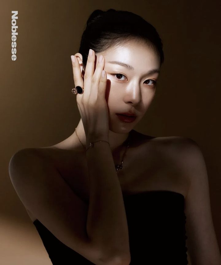 [서울=뉴시스] 김연아가 자신의 소셜미디어에 라이프스타일 잡지 노블레스와 함께한 화보를 올렸다.  (사진=노블레스 제공, 김연아 인스타그램 캡처) 2025.09.03. photo@newsis.com *재판매 및 DB 금지