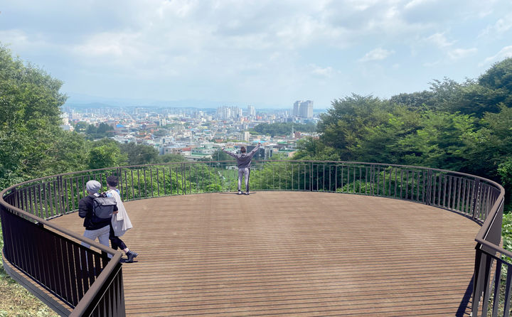 [서산=뉴시스] 부춘산 등산로 전망데크 디자인. (사진=서산시 제공) 2025.09.03. photo@newsis.com *재판매 및 DB 금지