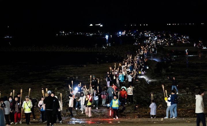 [보령=뉴시스] 지난해 열린 무창포 신비의 바닷길축제 모습. (사진=보령시청 제공) 2025. 09.03. photo@newsis.com *재판매 및 DB 금지