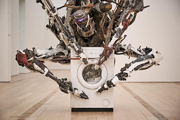 아트선재센터, 아드리안 비야르 로하스 적군의 언어 상상의 종말 VI ⓒ Adrián Villar Rojas 사진: Jörg Baumann. 제공 아트선재센터 *재판매 및 DB 금지