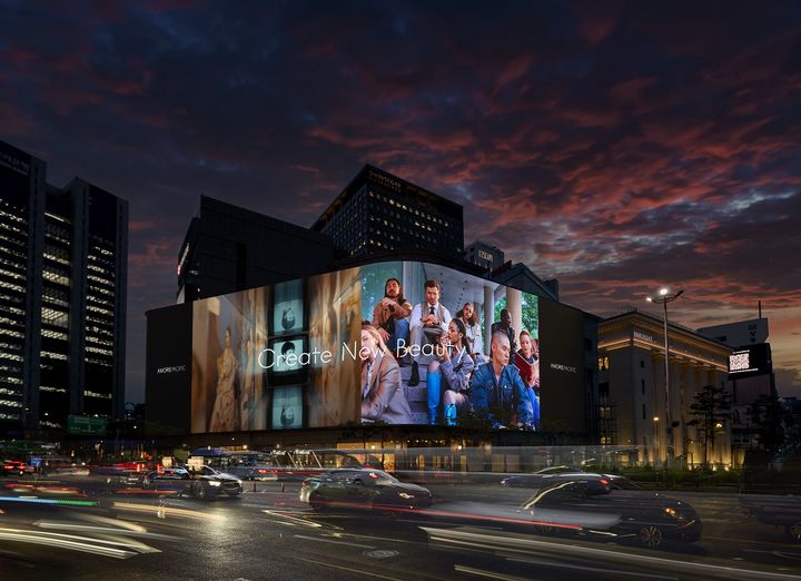 [서울=뉴시스] 아모레퍼시픽이 창립 80주년을 맞아 새로운 기업 브랜드 필름을 공개했다고 3일 밝혔다. (사진=아모레퍼시픽 제공) *재판매 및 DB 금지