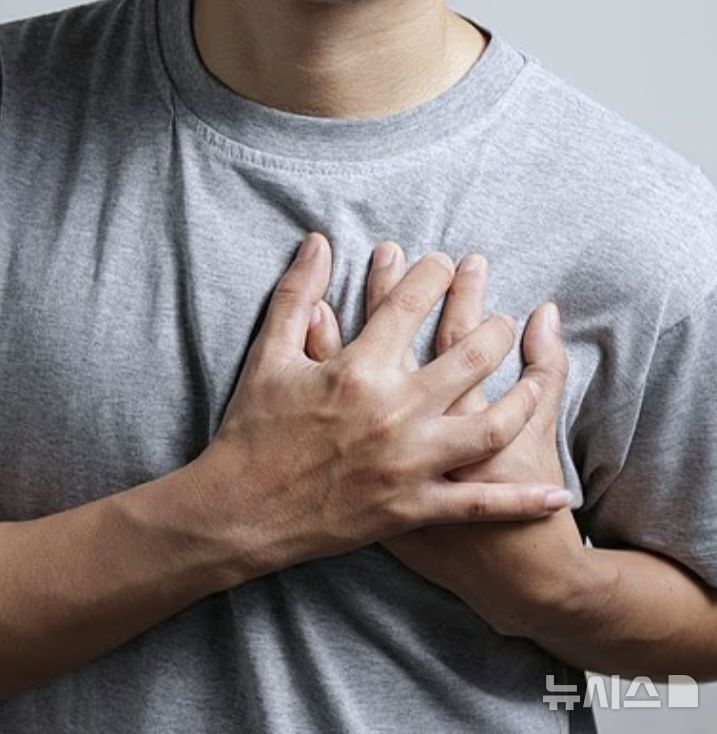 [뉴시스] 피터 포티노스 박사는 키와 심장, 뇌 질환의 연관성을 설명했다. (사진=데일리메일) 2025.09.01. 