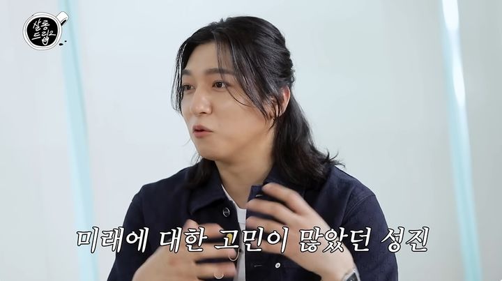 [서울=뉴시스] 2일 공개된 웹 예능 '살롱드립2'에는 데이식스의 성진과 원필이 게스트로 출연했다. (사진=웹 예능 '살롱드립2' 화면 캡처) 2025.09.03. photo@newsis.com&nbsp; *재판매 및 DB 금지